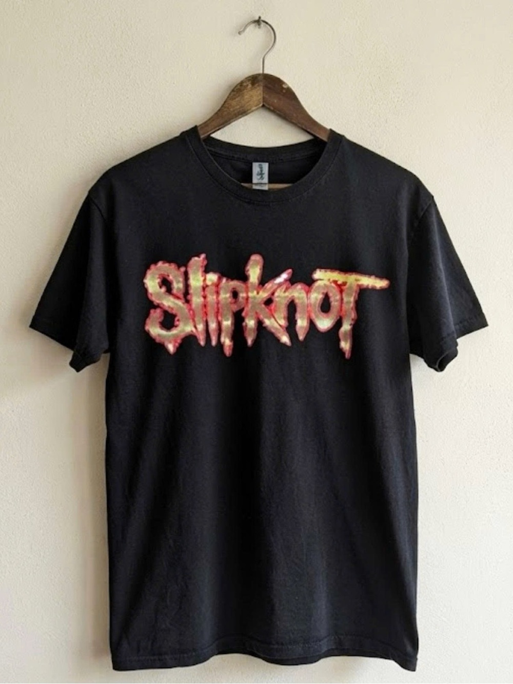 Gildan Black Slipknot Logo Tee with Red-Yellow Graphic | Unisex Shirt